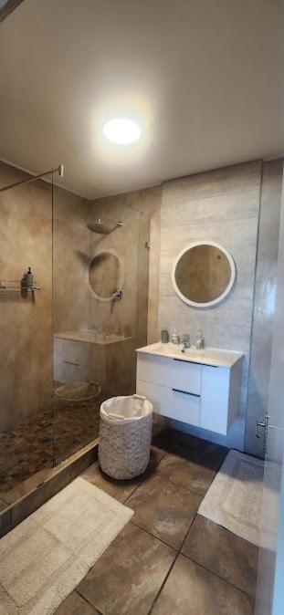 Apartment Beachfront With Amazing Views On Kite Surfing Cape Town